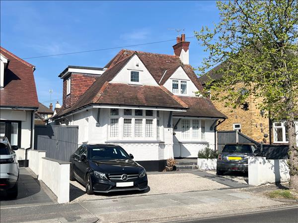 Leigh on Sea, SS9 * DETACHED & OUTBUILDING *