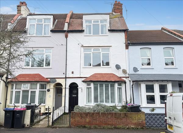 Leigh on Sea * Parking to Rear *